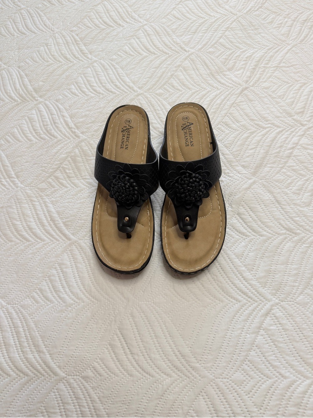 American Exchange Women’s Black Floral Toe-Ring Slide Sandals. Size 11 - Picture 2 of 7
